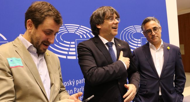 Puigdemont y Comin en el Parlamento Europeo. Foto: JxCat