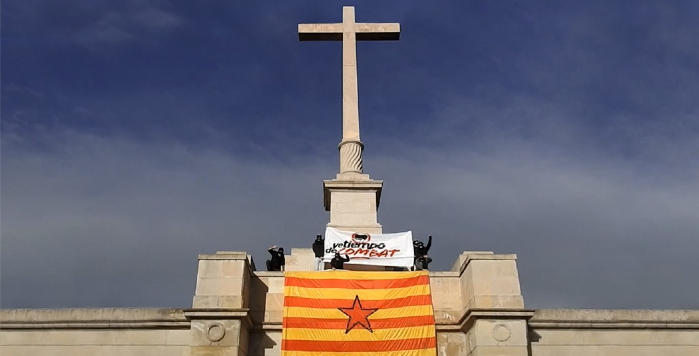 Acción de Purna en el monumento del Cementerio de Torrero. Foto: Purna