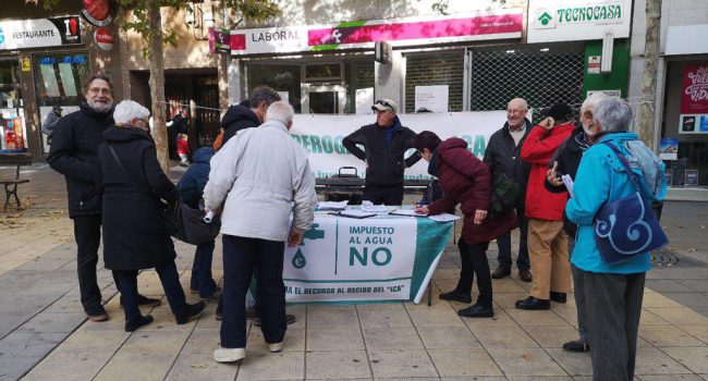 Mesa informativa de la RAPA en el barrio de Torrero. Foto: RAPA