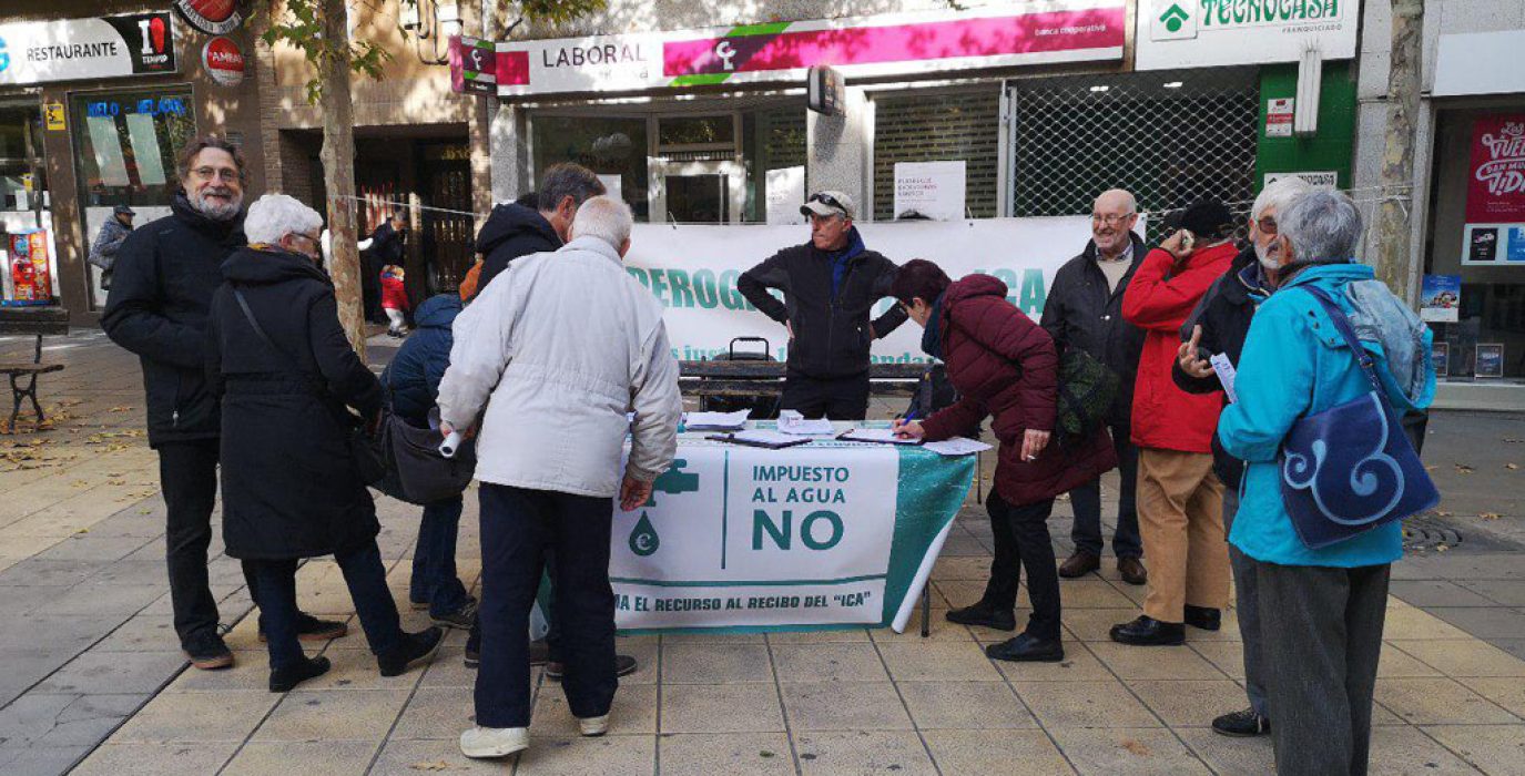 Mesa informativa de la RAPA en el barrio de Torrero. Foto: RAPA