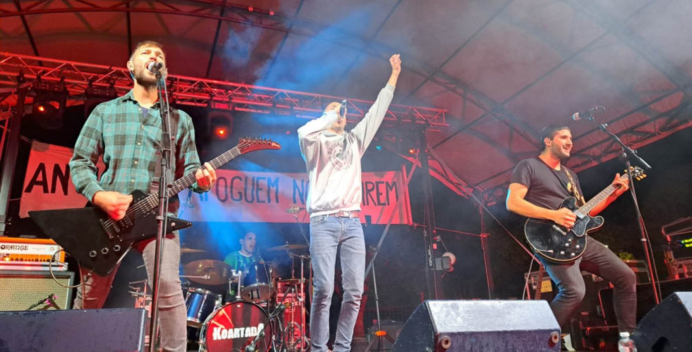 Au d'astí! durante su concierto en el segundo festival Riada | Foto: @riadadechen