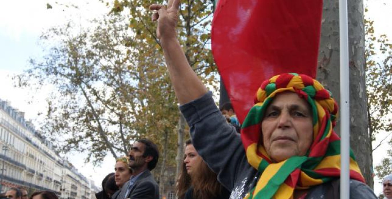 Manifestación en París en apoyo a Rojava.