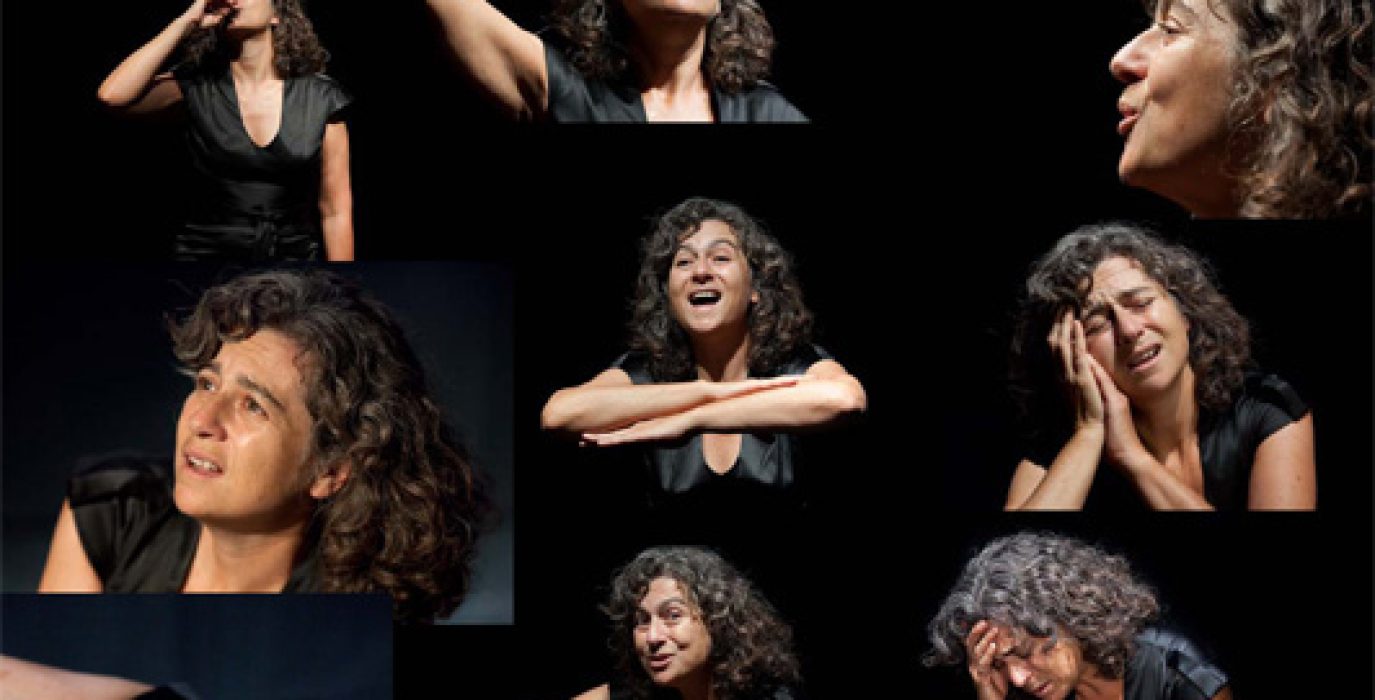 Imágenes de Ester Bellver durante la representación de 'Todos a una'.
