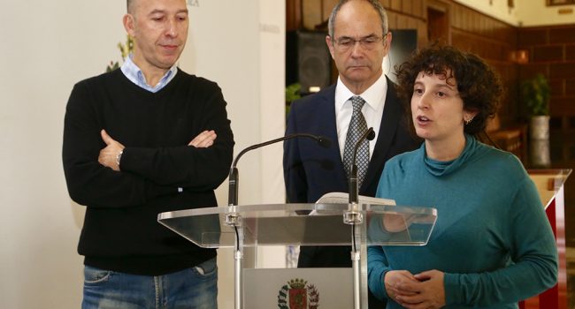 Asensio, Gómez y Gracia durante la firma del convenio. Foto: AZ