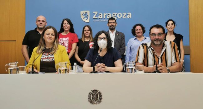 Representantes de las organizaciones y partidos que presentaron el recurso contra las ayudas a la concertada, durante la rueda de prensa de este martes | Foto: ZeC