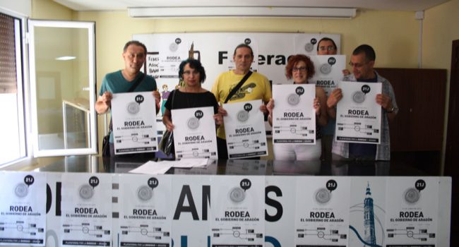 Representantes de la Plataforma por la Dignidad de Aragón en la rueda de prensa de este jueves.
