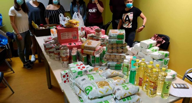 Recogida de alimentos, una de las acciones que la Red ha llevado a cabo en el barrio. | Foto: Red de Apoyo y Cuidados de Delicias.