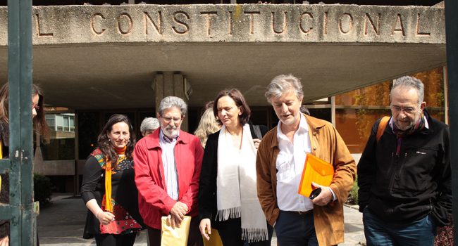 De Santos, Bescansa, Arrojo (Podemos), Barrena (IU) y Santisteve (ZeC) durante la presentación del recurso. Foto: ZeC