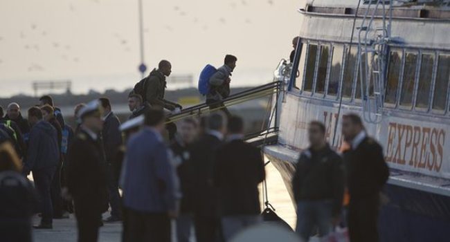 Primeros refugiados deportados a Turquía. Foto: ACNUR