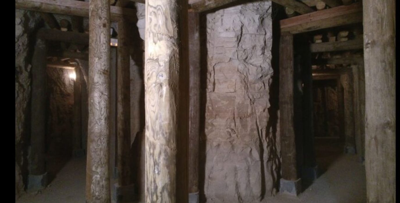 Refugio anti aereo Monegrillo Cueva Castillo Frente de los Monegros Guerra Civil Aragón