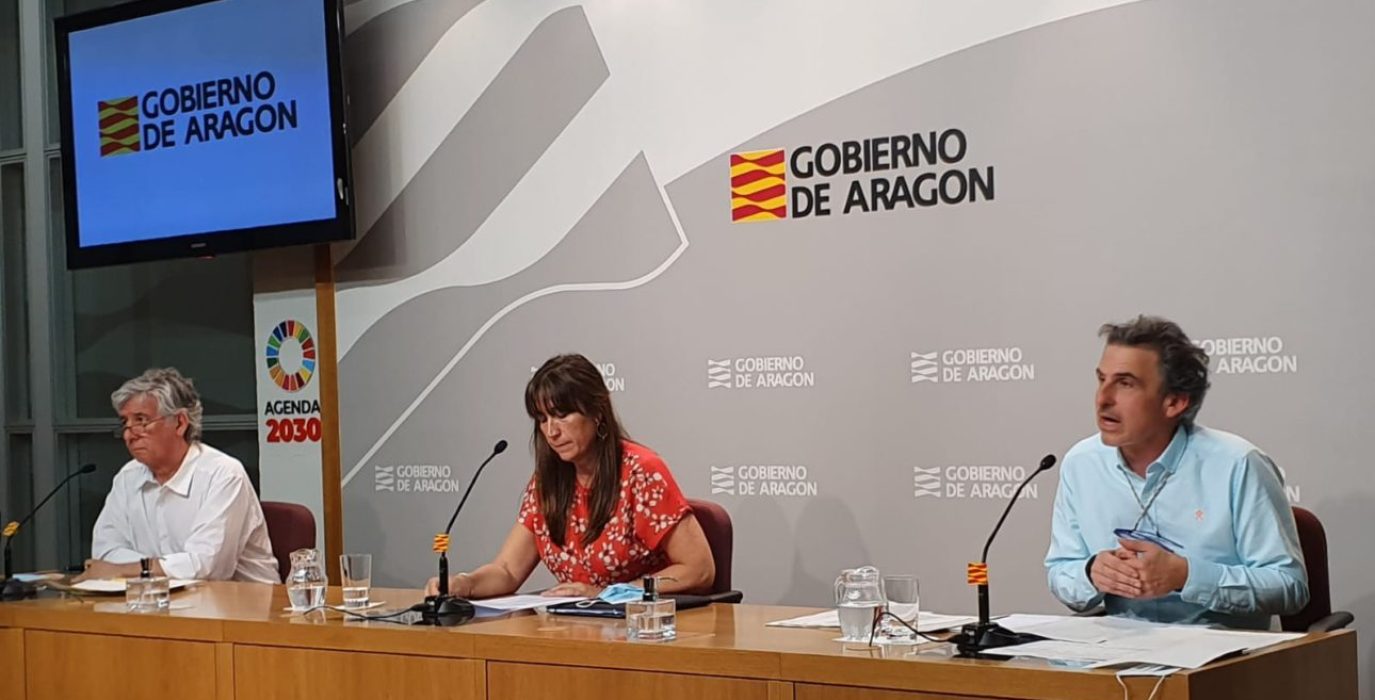 Repollés en el centro, junto a Falo, a la derecha, durante la comparecencia de este lunes. Foto: DGA
