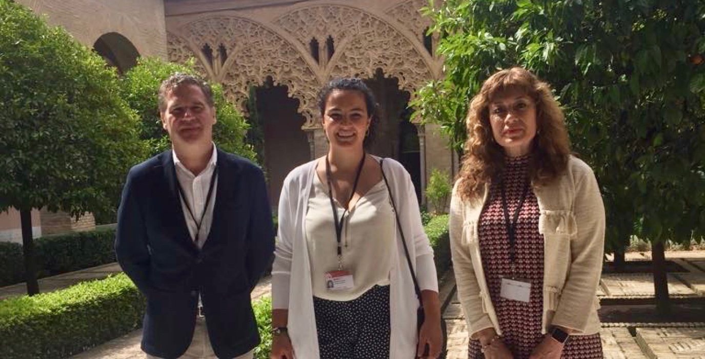 Representantes del Colegio de Podólogos en su visita a la Aljafería.
