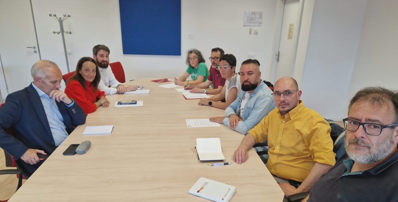 (Archivo, mayo 2026) Reunión de los sindicatos STEA y SOMOS con la consejera de Educación, Carmen Susín | Foto: STEA