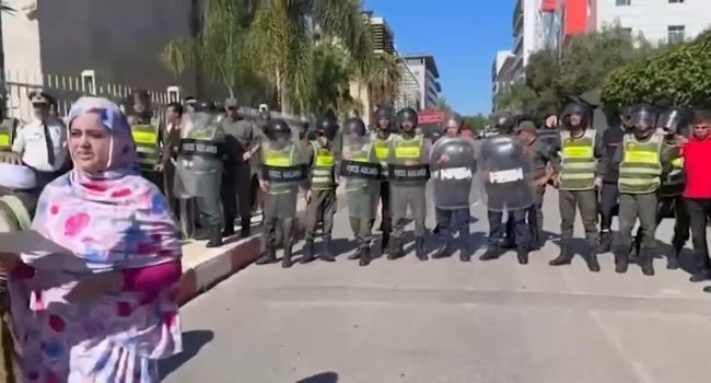 Represión policial contra familias saharauis y prohibición de entrada a Claude Mangin en Marruecos