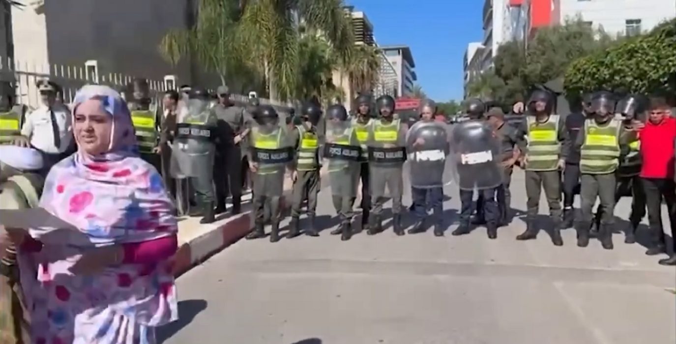 Represión policial contra familias saharauis y prohibición de entrada a Claude Mangin en Marruecos