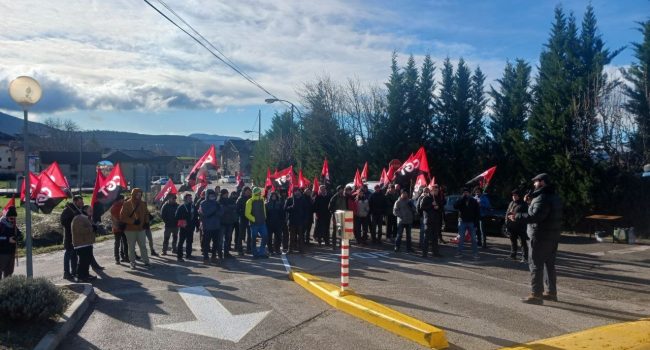 El CEO de la multinacional Baxter cancela su visita a Samianigo para evitar encontrarse con las protestas sindicales