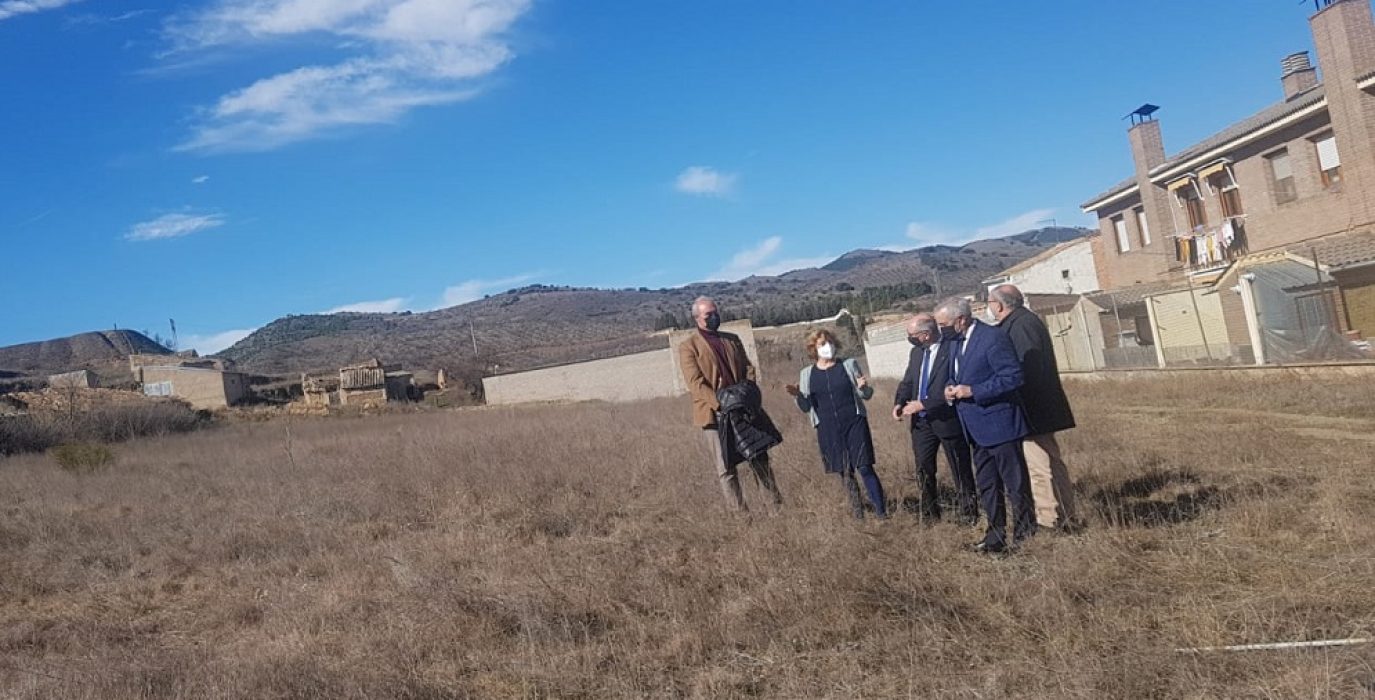 Visita al solar donde se ubicará la Residencia de personas mayores de Ateca (Foto: DGA)