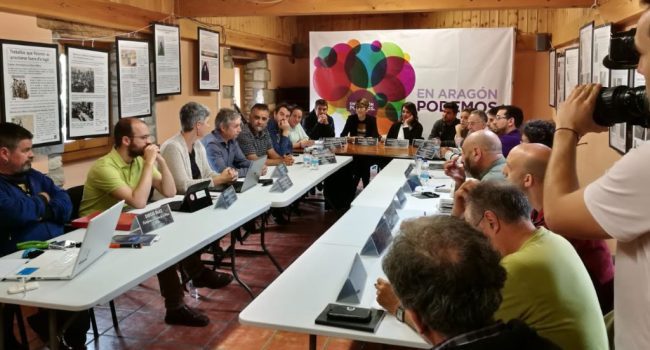 Imagen de la reunión mantenida en Artieda este viernes.