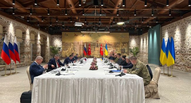 Reunión en Estambul de las delegaciones rusa y ucraniana. Foto: RT