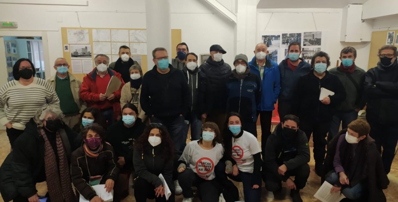 Representantes de las plataformas durante la reunión del pasado sábado en Zaragoza.