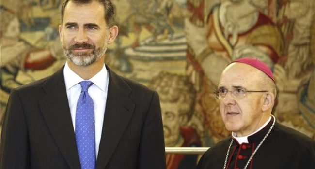 El rey Felipe junto al arzobispo de Madrid, Carlos Osoro.