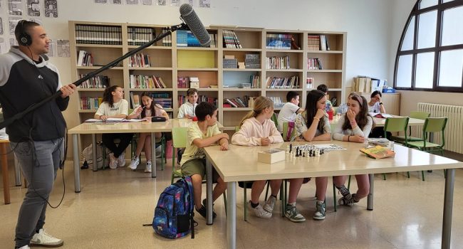 Momento del rodaje del cortometraje “La guerra escolar” | Foto: IES Vega del Turia de Teruel