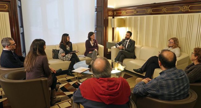 Torrent durante la reunión mantenida este viernes con representantes de Somescola. Foto: ERC