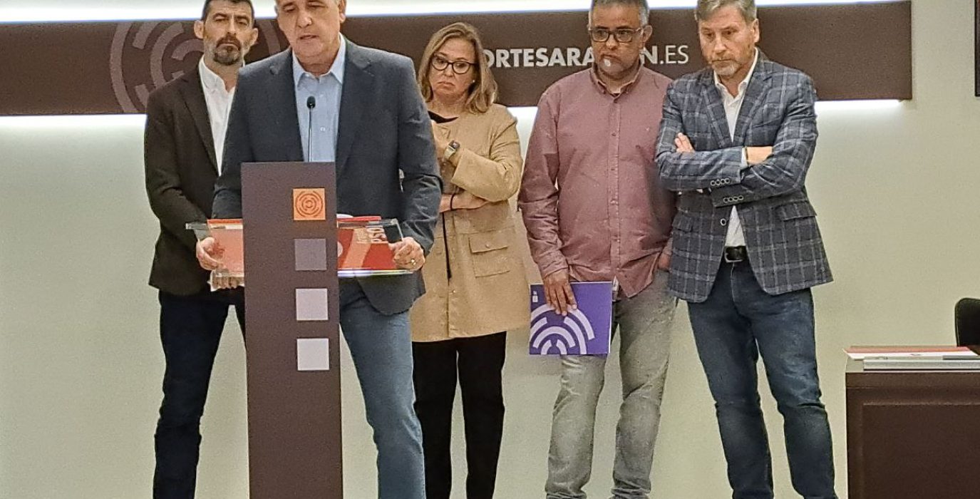 Sanz, Moreno, Pérez, Corrales y Soro durante la comparecencia conjunta de toda la oposición.