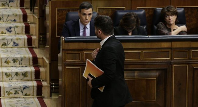 Sánchez y Rufián durante el debate de investidura. Foto: Congreso
