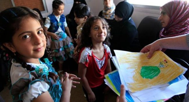 Niñas sirias refugiadas en una clínica en Ramtha, al norte de Jordania.