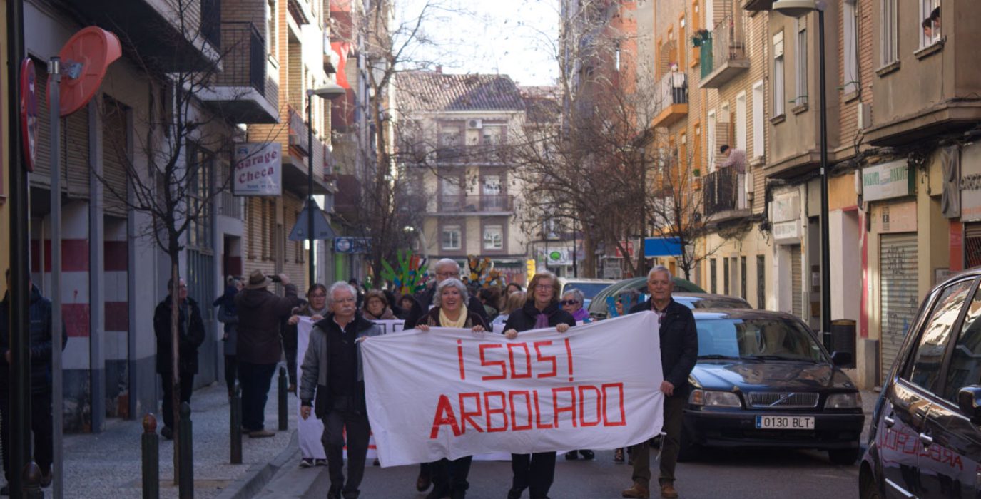 Cabecera del pasacalles reivindicativo de Torrero | Foto: Joaquín Salvador