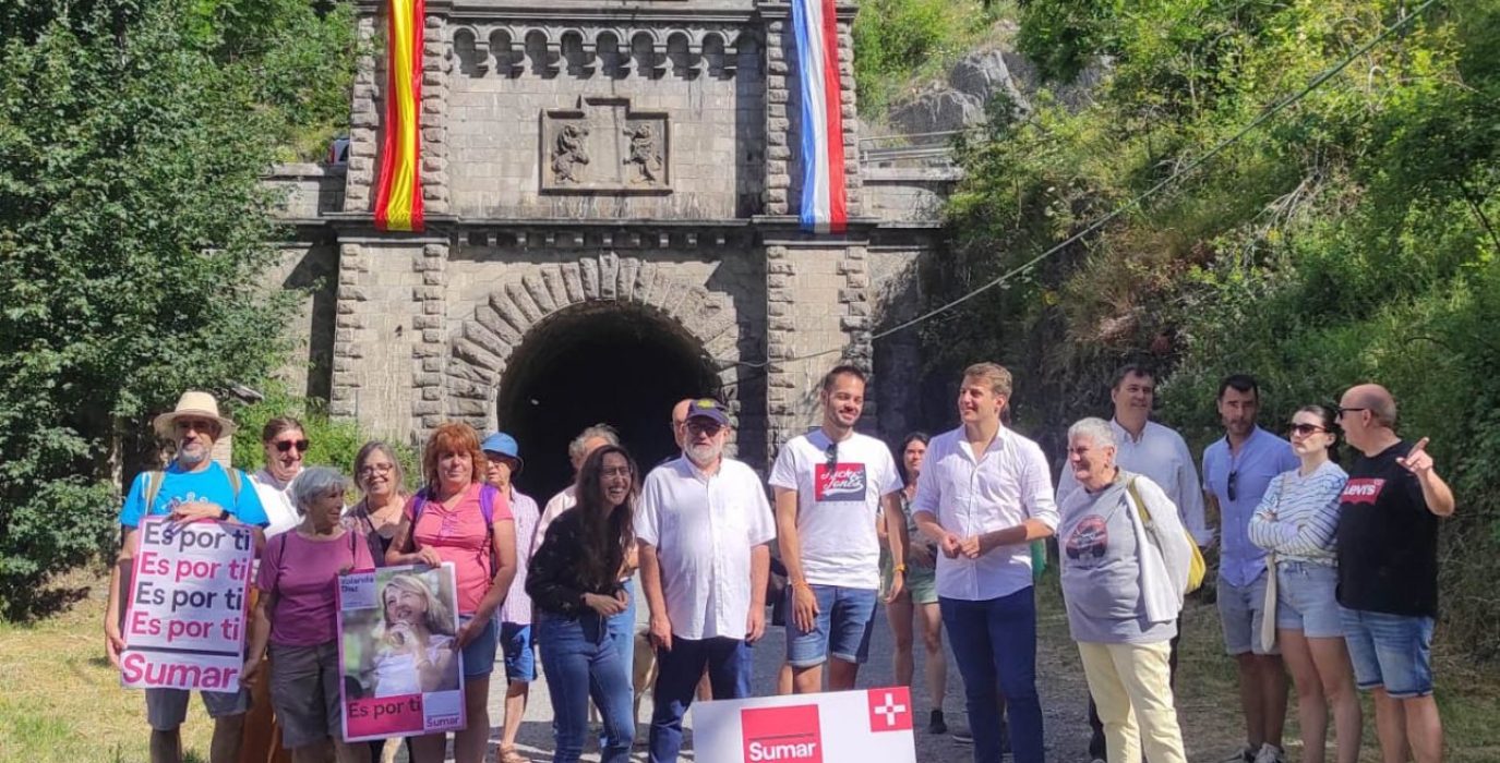 Pueyo, Guerrero y Vergara, este domingo en Canfranc, junto al resto de la candidatura de Sumar Aragón | Foto: @SumarAragon