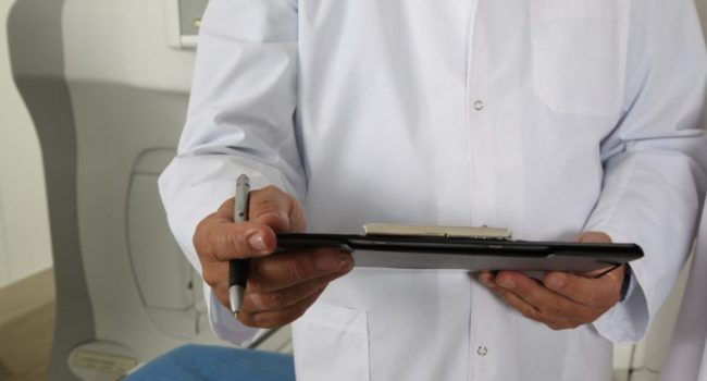 médico