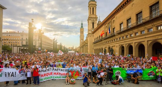 Movilización en Zaragoza en defensa de la Canal Roya | Foto: PDMA