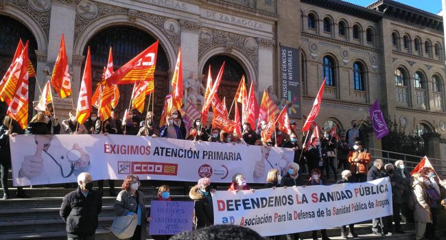 Concentración en Zaragoza en defensa de la Sanidad Pública y la Atención Primaria. Foto: Luis Gimeno Feliu (@lugifel)
