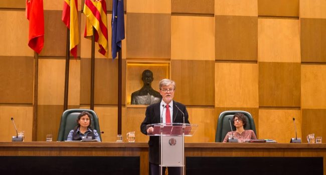 Pedro Santisteve durante el discurso en el debate sobre el Estado de Zaragoza. Foto: Pablo Ibáñez (AraInfo).