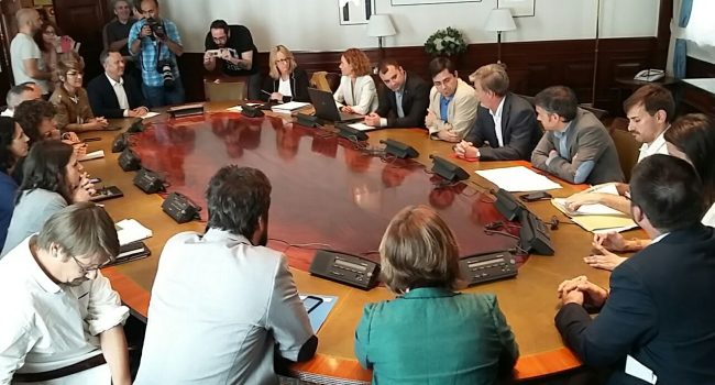 Representantes municipales durante la reunión de este miércoles