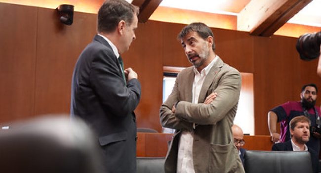 Sanz charrando con Bermúdez de Castro | Foto: IU