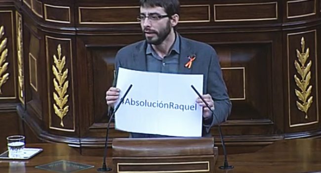 Álvaro Sanz mostrando el hast