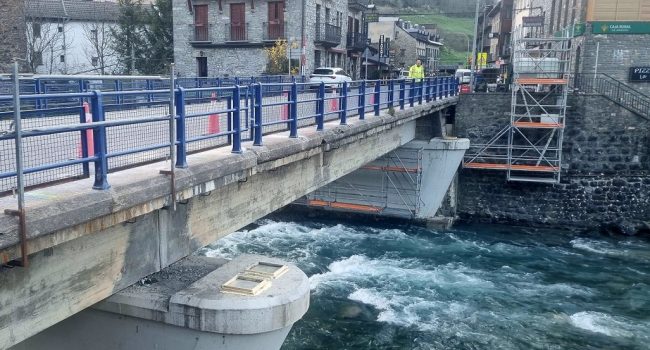 Satisfacción en Broto tras reanudarse las obras en el puente sobre el río Ara 1