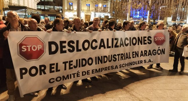 Concentración de la plantilla de Schindler. Foto: Pablo Ibáñez (AraInfo)