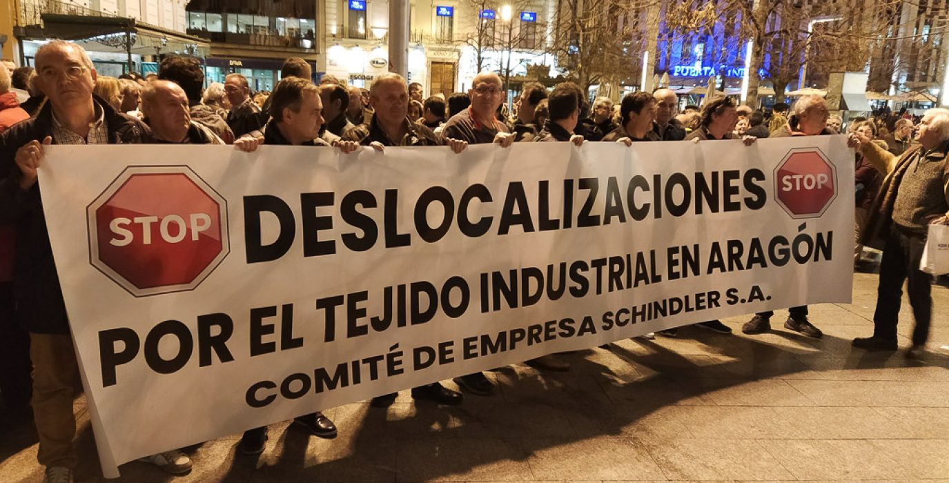 Concentración de la plantilla de Schindler. Foto: Pablo Ibáñez (AraInfo)