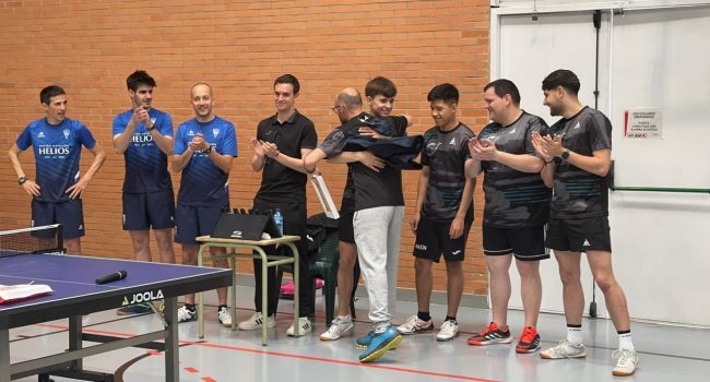 School Zaragoza homenajeó a Alejandro Vivó antes del encuentro ante CN Helios
