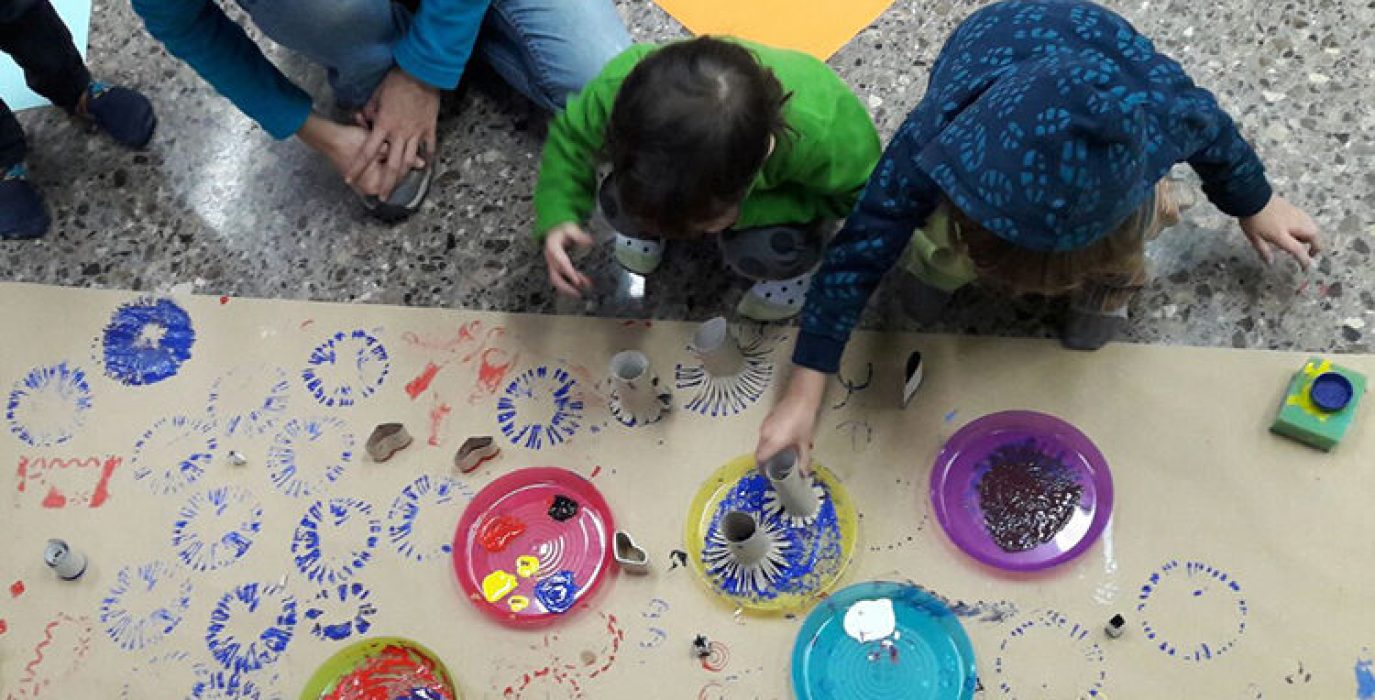 Niñas y niños del proyecto de aprendizaje vivencial Semillas del barrio de Torrero de Zaragoza.