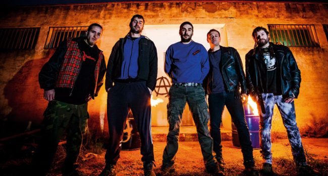 La banda de Leciñena (en la foto) presenta su primer trabajo 'Todo es ponerse' en un concierto organizado por la Coordinadora Antifascista en el CSO Kike Mur el próximo 26 de abril.