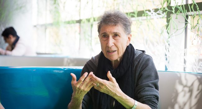 Silvia Federici durante la entrevista con AraInfo. Foto: Pablo Ibáñez