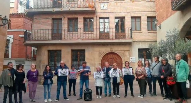 varias personas concentradas en ALcorisa