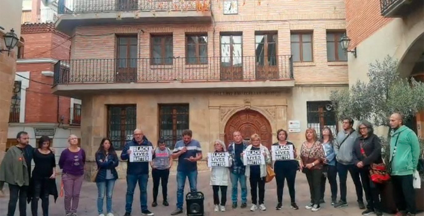 varias personas concentradas en ALcorisa