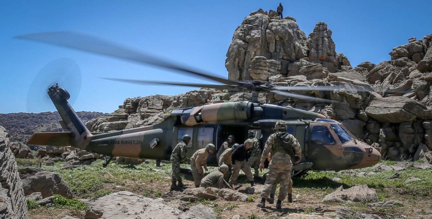 Soldats turcs que participen a l'operació contra la revolució kurda a la regió de Bashur (Arxiu)