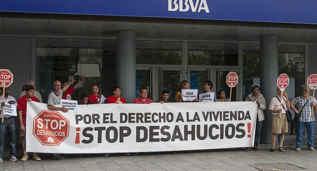 Imagen de una concentración frente a la sede del BBVA. Foto: Diego Díaz (AraInfo)